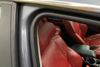 Czyszczenie wnęki drzwi